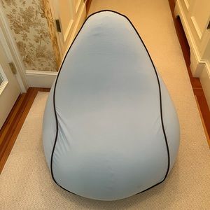 Yogibo Lounger in light blue